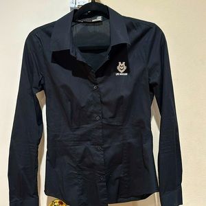 Love, Moschino black collar shirt. Excellent condition. Size 4 small.